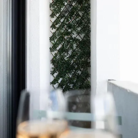 Timi's House - Espacoso A 350 M Da E Centro Da Velha Албуфейра